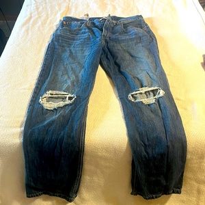 Levi’s low pro straight cut women’s jeans new and never worn size 32